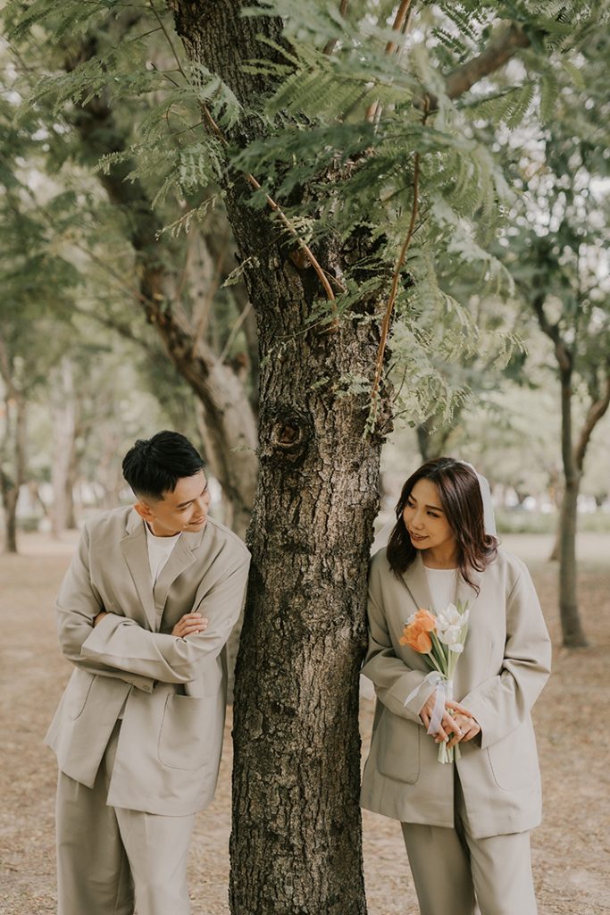 結婚登記攝影 士林戶政登記後 兩人穿搭同色風格 自然互動 丰FENG