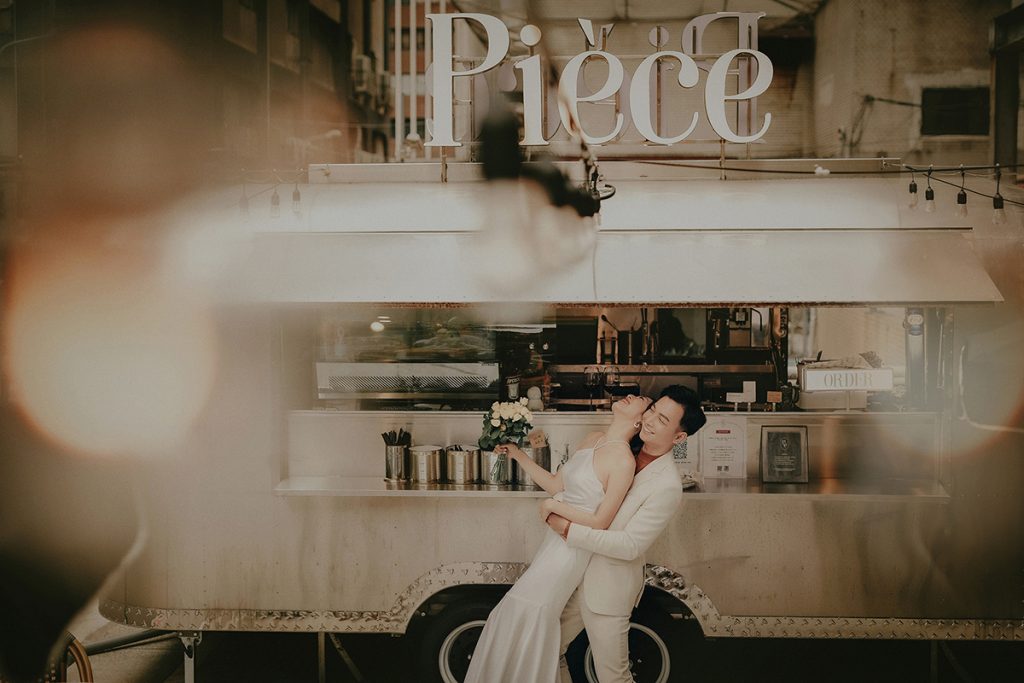 結婚登記攝影穿搭 登記後到戶外咖啡廳拍攝生活婚紗